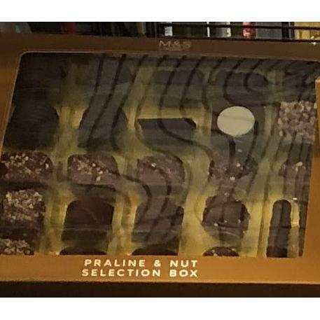 X M&S Praline & Nut Selection Box 8 x  29005086